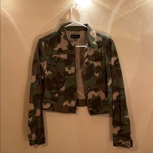 Cropped Camo Jacket : New Look : Size L